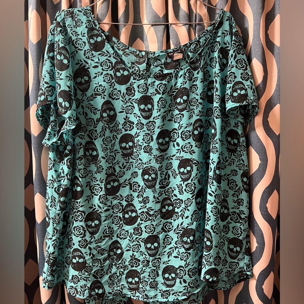 Torrid button back top